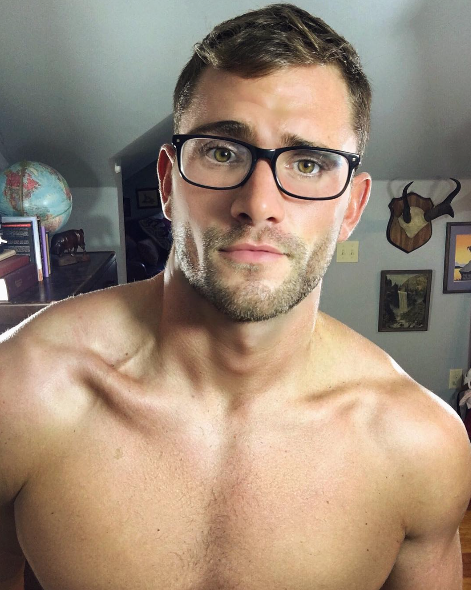 Keegan Whicker podría ser el ingeniero industrial más sexy del mundo